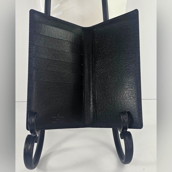 Louis Vuitton: Epi Leather Long Wallet-Black - Picture 2 of 6